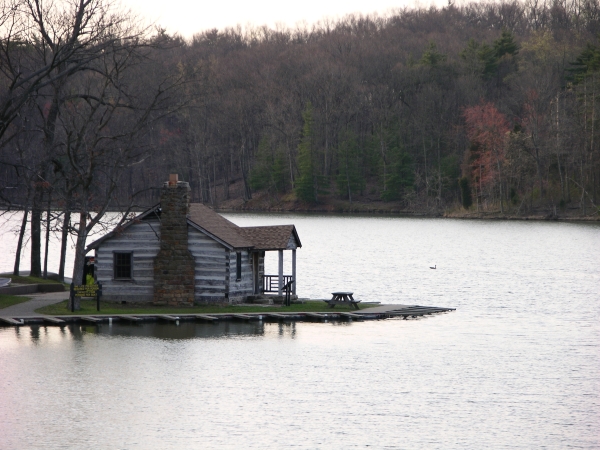 Lincoln Lake and Boat Rental Cabin